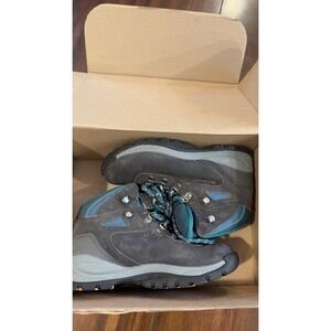 Columbia Women's Newton Ridge Plus Omni Heat Hiking Shoe 6W Gray Teal